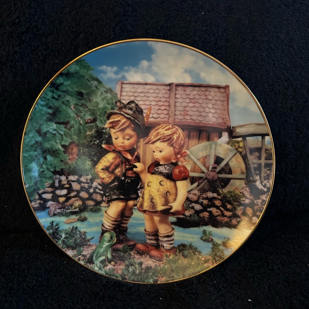 MJ Hummel Plate "Hello Down There" Little Companions, Danbury Mint
